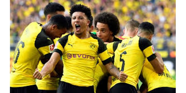 Borussia Dortmund vence Köln e vence